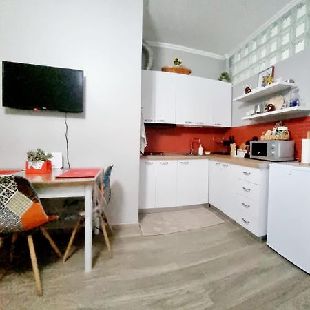 Nevila'S Apartment Тирана Экстерьер фото