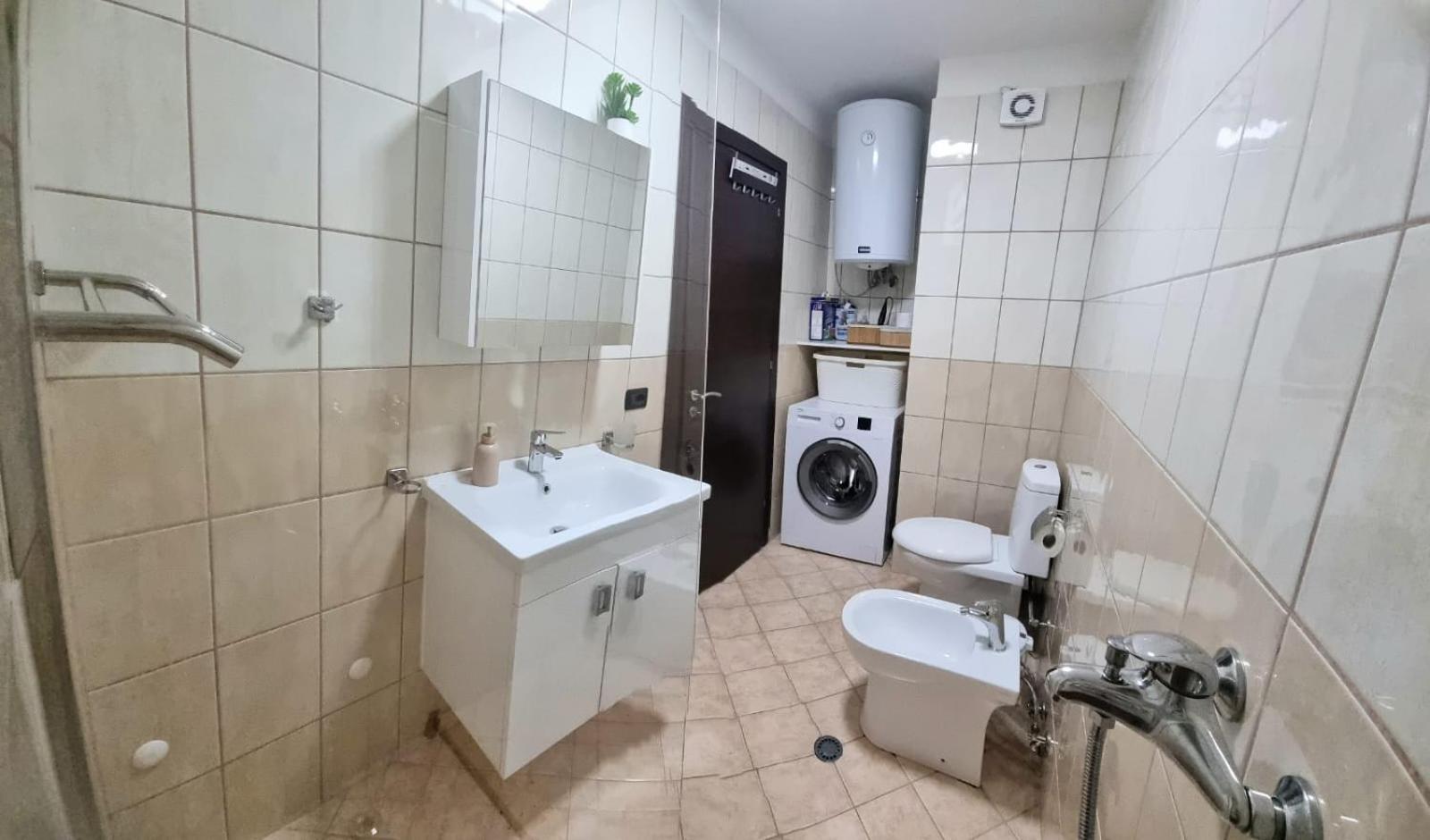 Nevila'S Apartment Тирана Экстерьер фото