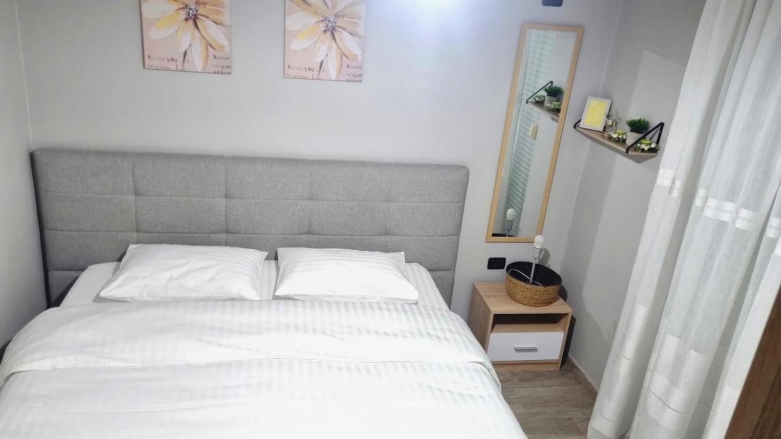 Nevila'S Apartment Тирана Экстерьер фото