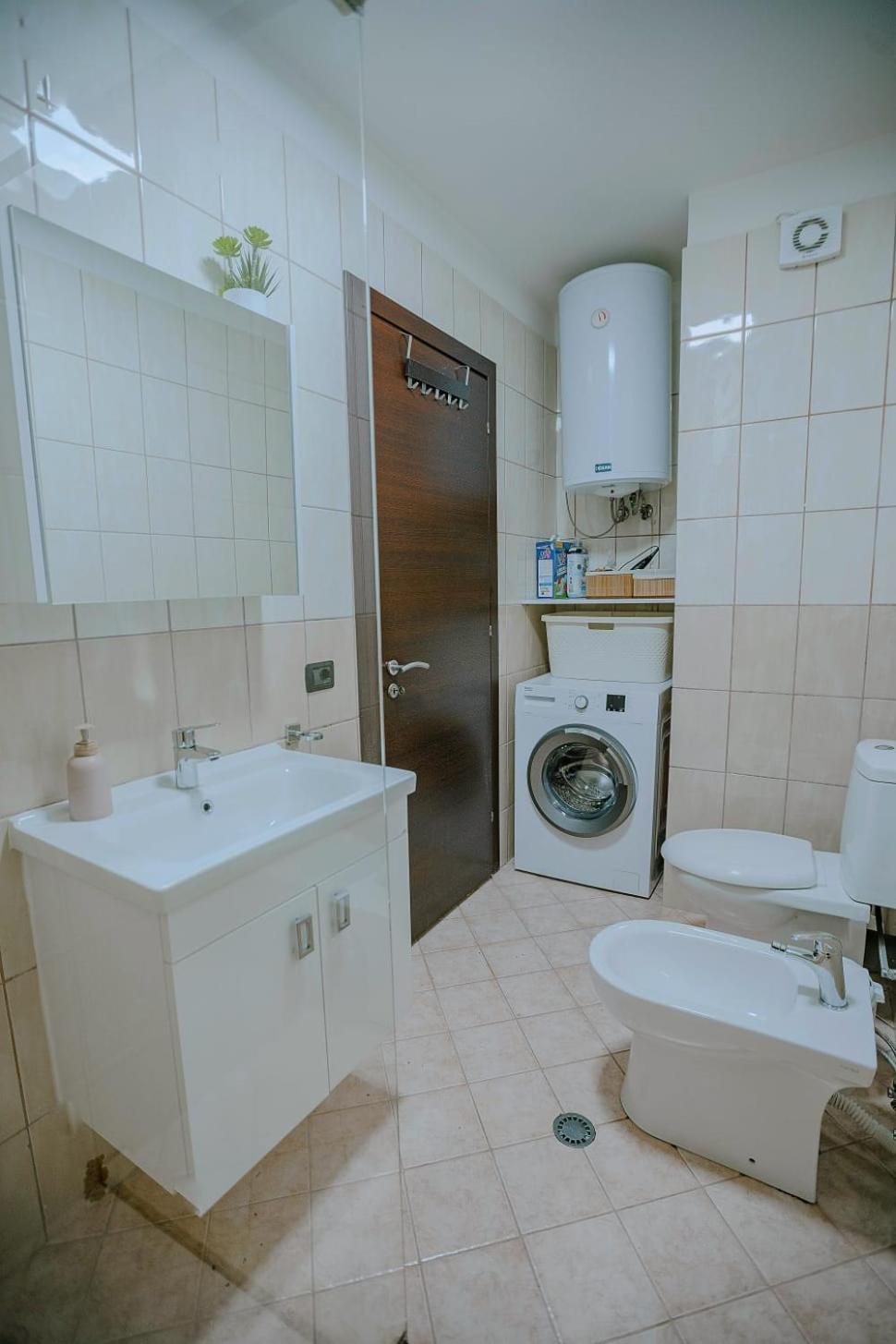 Nevila'S Apartment Тирана Экстерьер фото