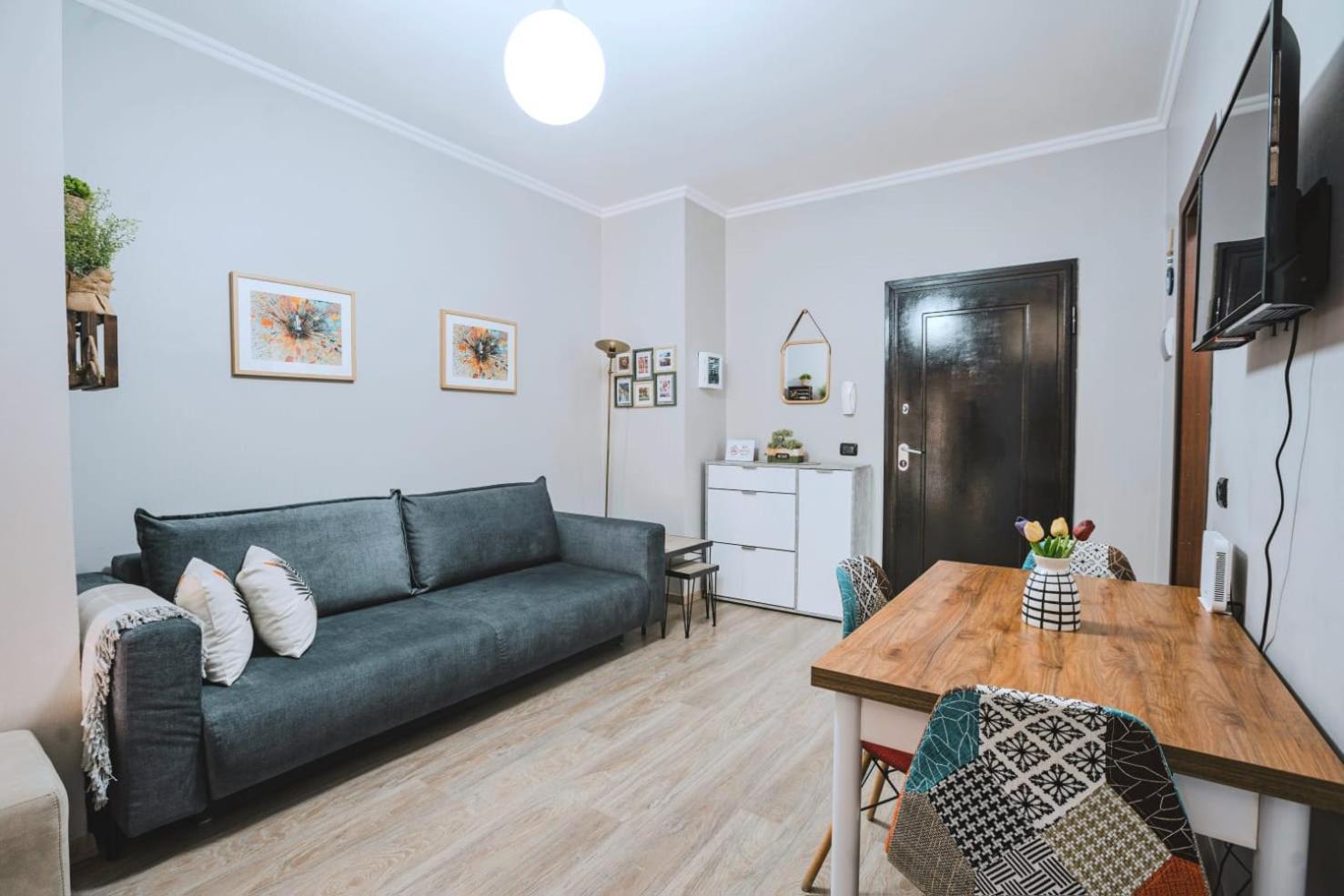 Nevila'S Apartment Тирана Экстерьер фото